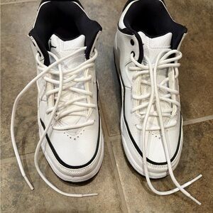 Jordan White and Black Kids Sneakers Boyd size 5 like new